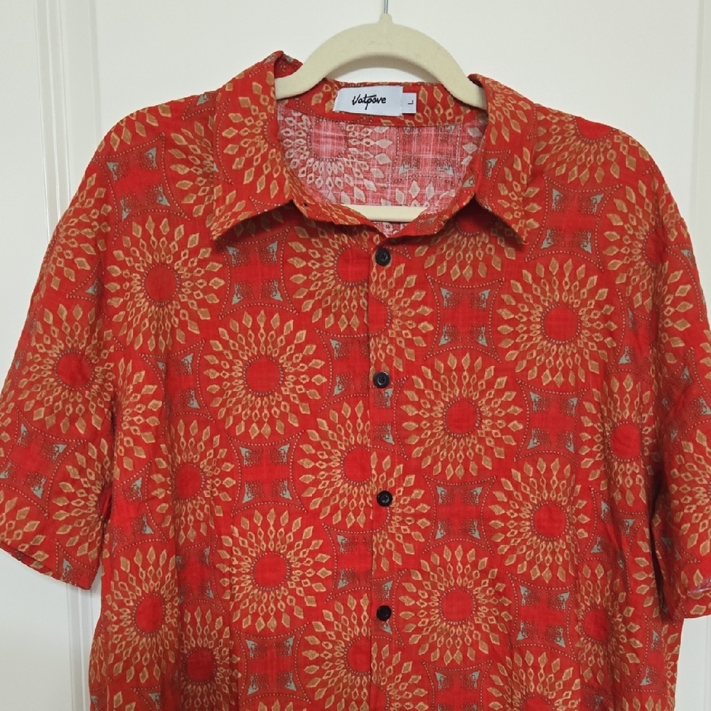 Stylish Red Sunburst Casual Shirt - Picture 2 of 4